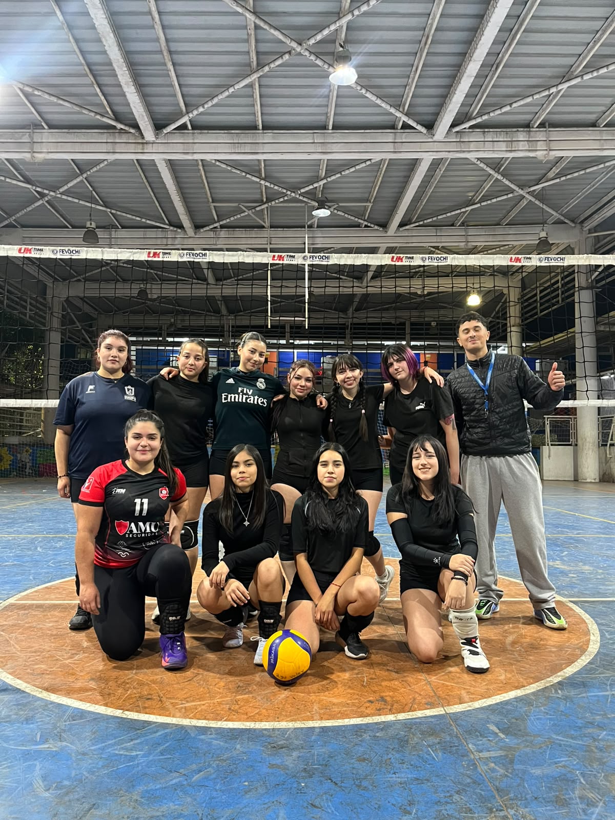 Sub-18 en Gimnasio Municipal